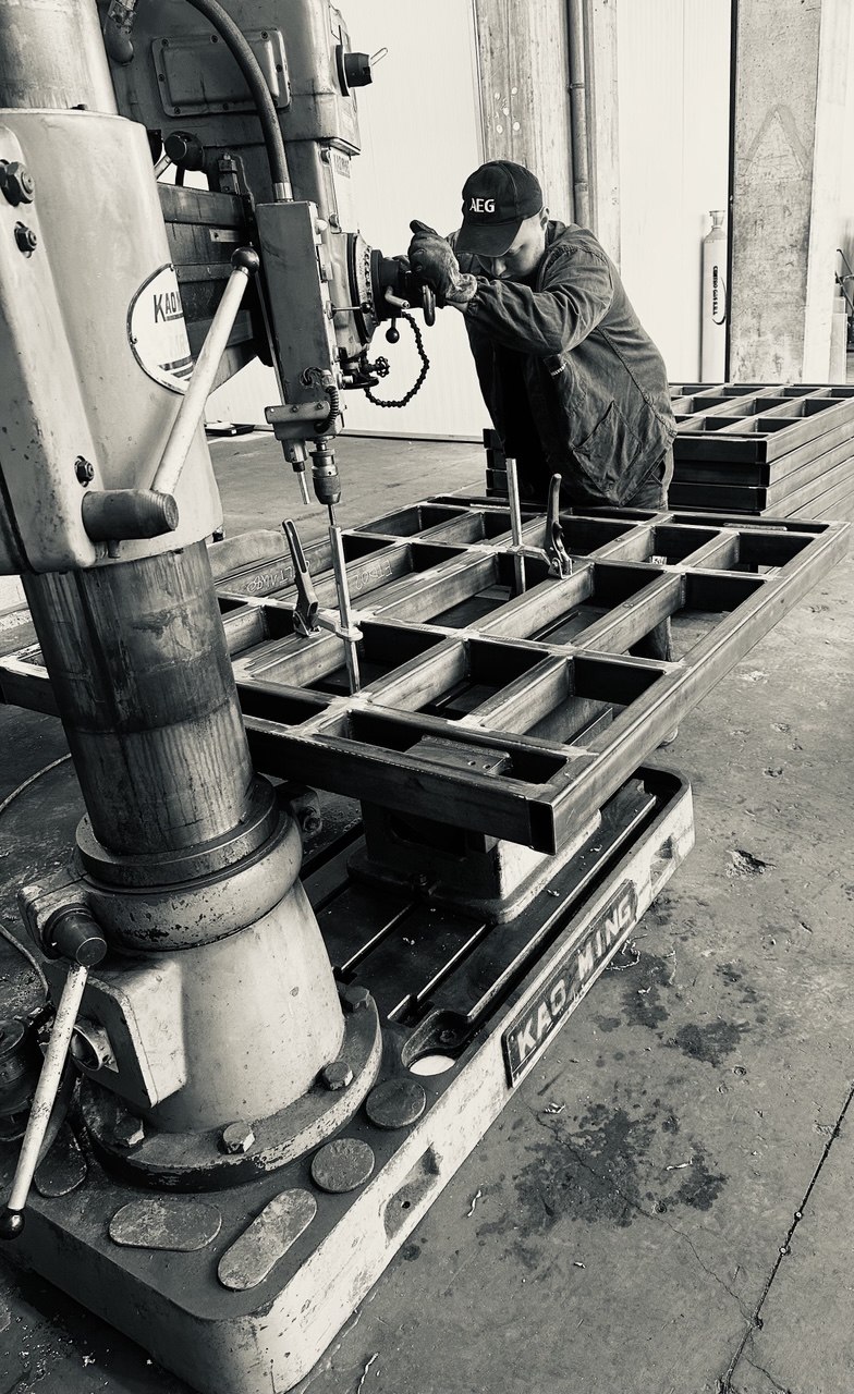 Lavorazione di carpenteria metallica in officina